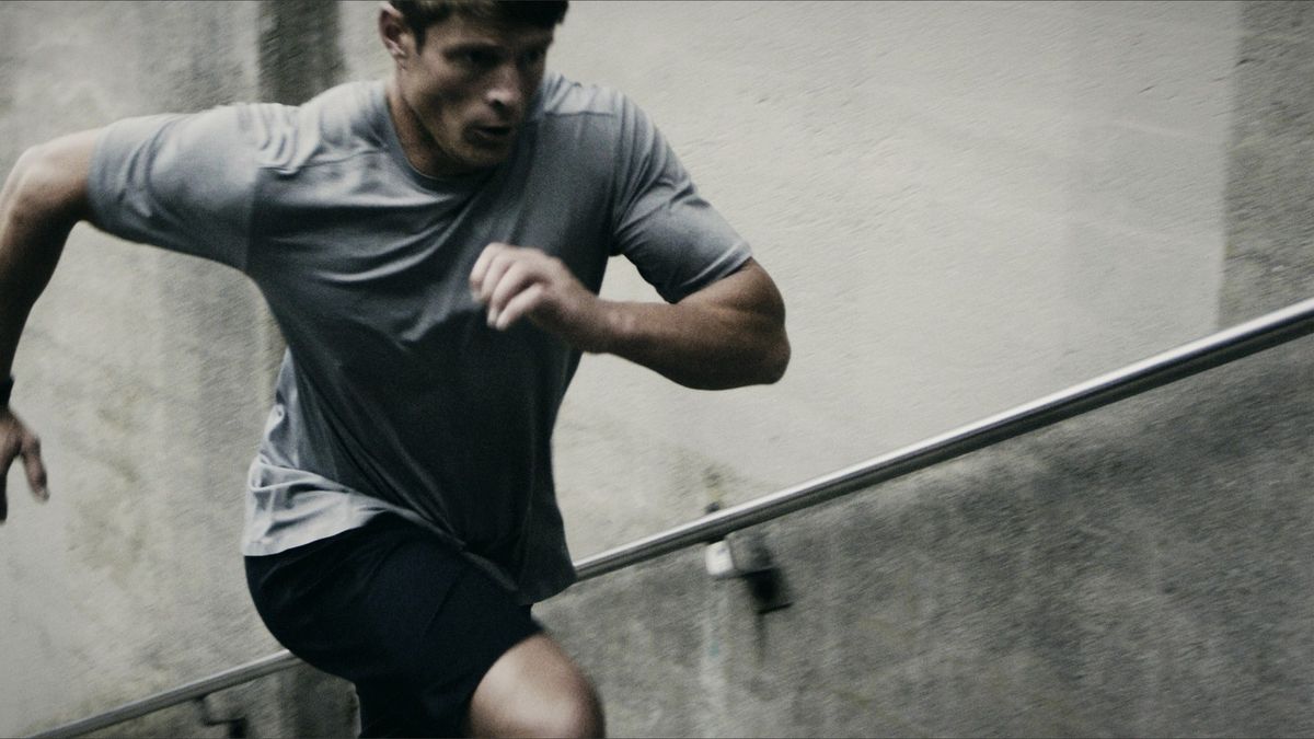 Dai running stadium stairs, the Power 30 daily practice